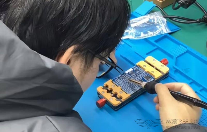 芸翼飞无人机维修培训学员实拍 芸翼飞无人机维修培训学员实拍