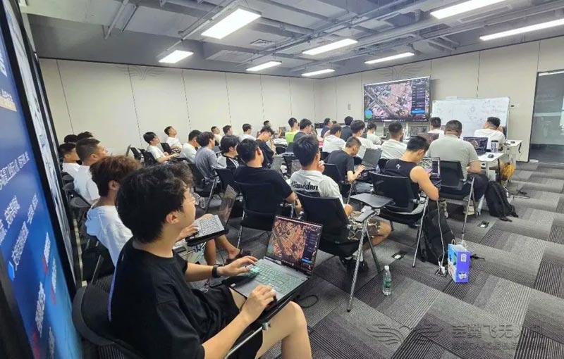 芸翼飞无人机理论知识培训课堂实拍 芸翼飞无人机理论知识培训课堂实拍